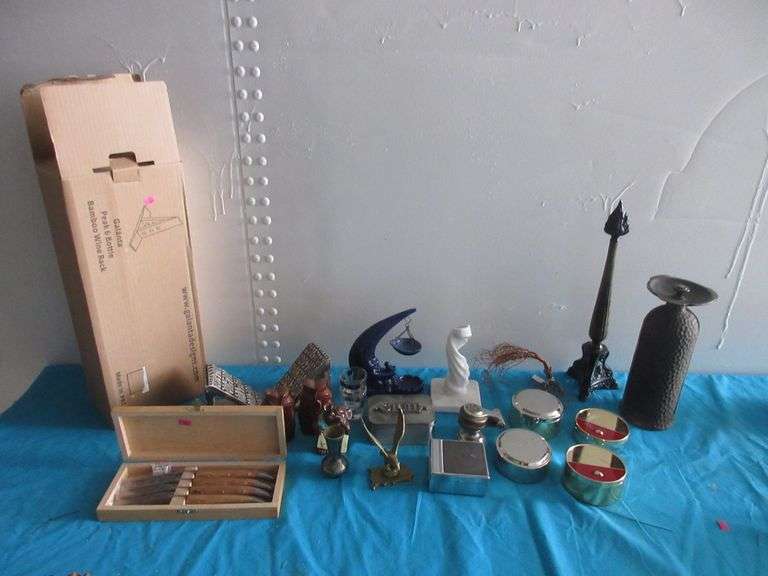 Bamboo Wine Rack, Vases, Steak Knives, Knick Knacks Prime Time Auctions, Inc.