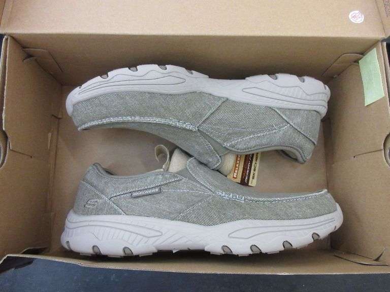 sketchers size 10