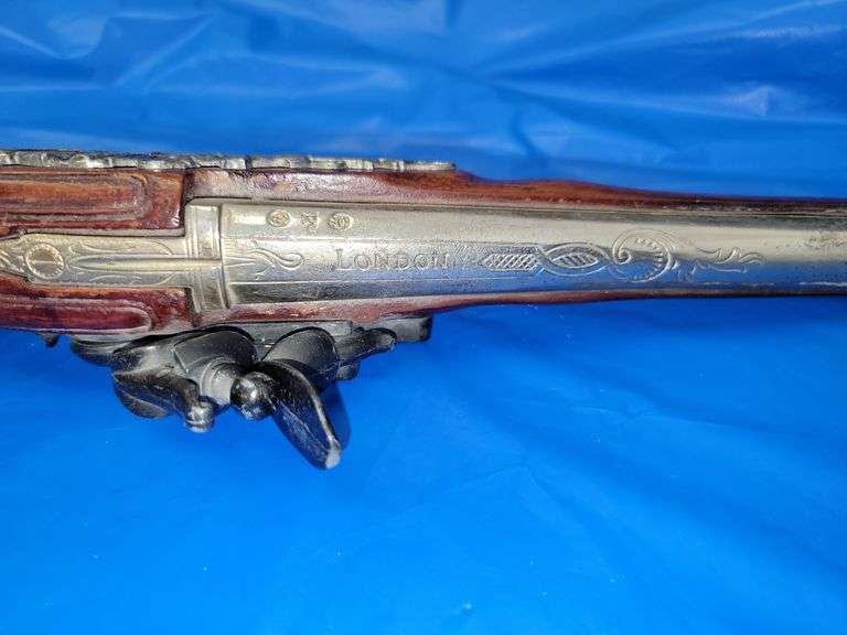 Knife, Box Knife, Replica Flint Lock Gun Prime Time Auctions, Inc.