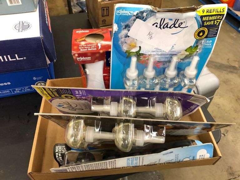 Autumn Spiced Apple Automatic Spray Unit and Refills, 3) Glade Plug In