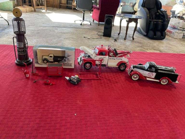 Anthony Gas, Thunder Towing, and McKay & Company Model Cars, Accessories Prime Time Auctions, Inc.
