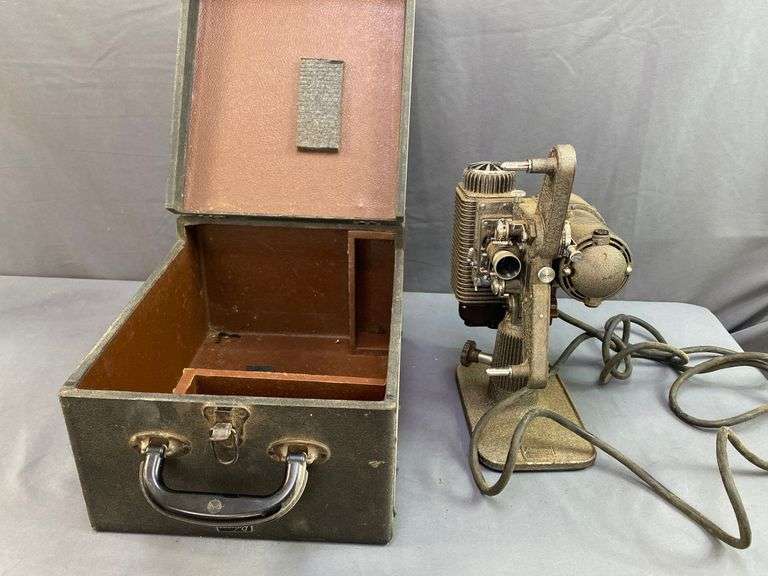 Vintage Revere Eight Projector Model 85 in Original Case, Powers On