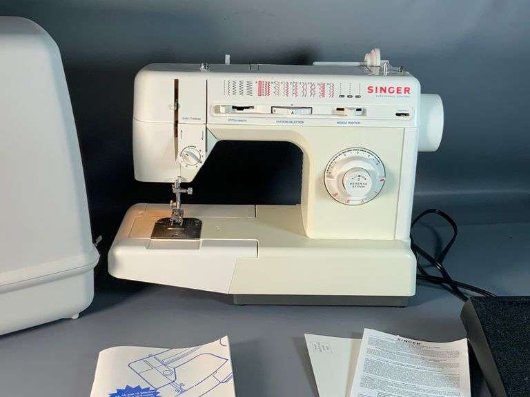 Singer Electronic Control Sewing Machine with Carrying Case and Book