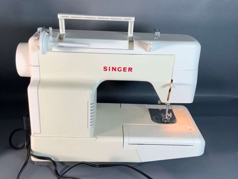 Singer Electronic Control Sewing Machine with Carrying Case and Book