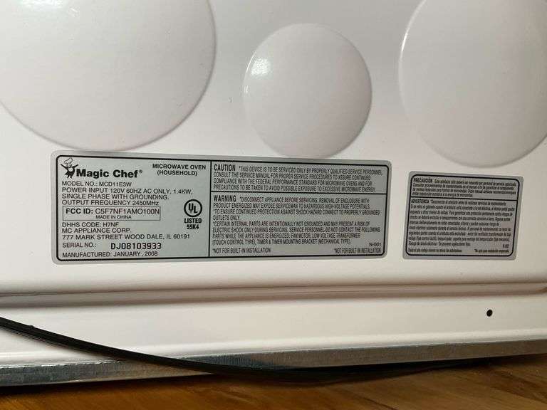 Magic Chef White Microwave, Powers On Coastal Downsizing LLC
