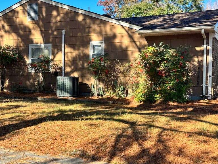 4 BR/2 BA 2100 Sq Ft Home in the Kings Point Subdivision of Virginia