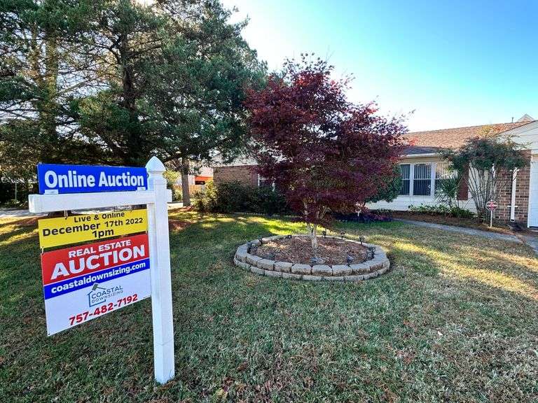 4 BR/2 BA 2100 Sq Ft Home in the Kings Point Subdivision of Virginia