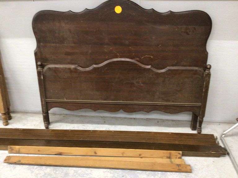 WOOD HEADBOARD, FOOTBOARD AND RAILS Currie Auction Service