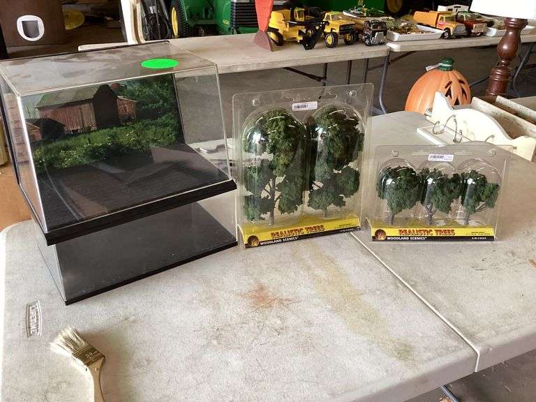 2 MODEL TRACTOR DISPLAY CASES AND NEW MODEL TREES Currie Auction Service