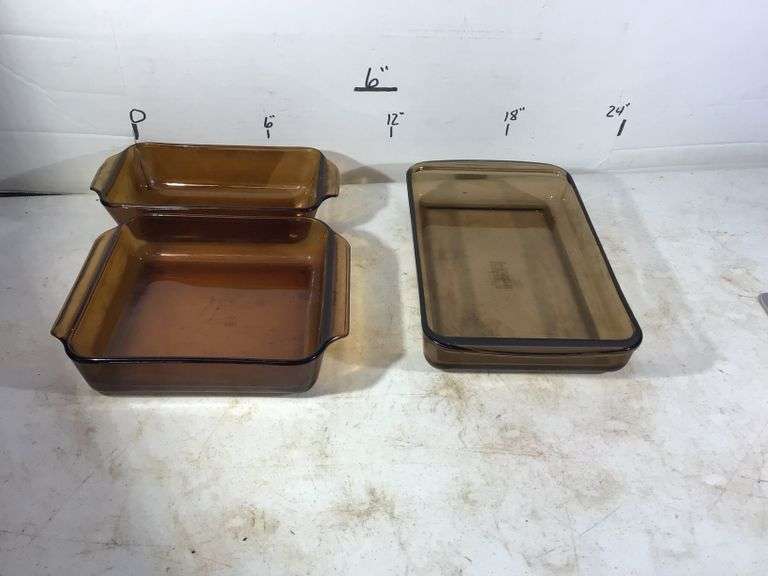 PYREX AND TWO ANCHOR CAKE PANS Currie Auction Service