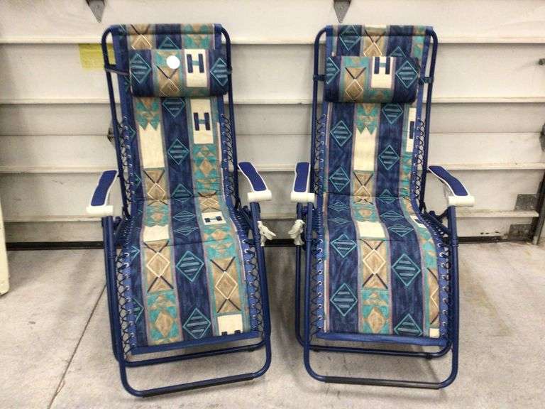 2 ZEROGRAVITY CHAIRS Currie Auction Service