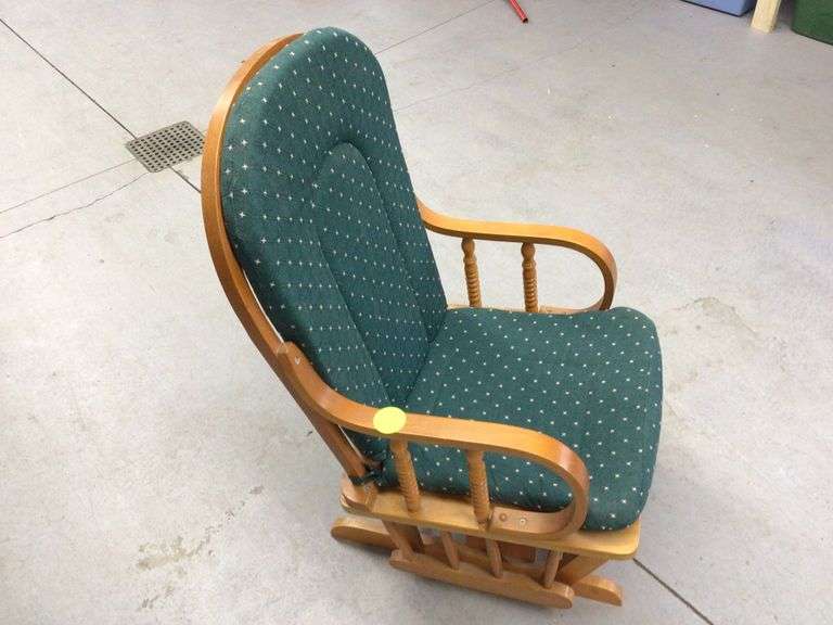 GLIDER ROCKING CHAIR Currie Auction Service