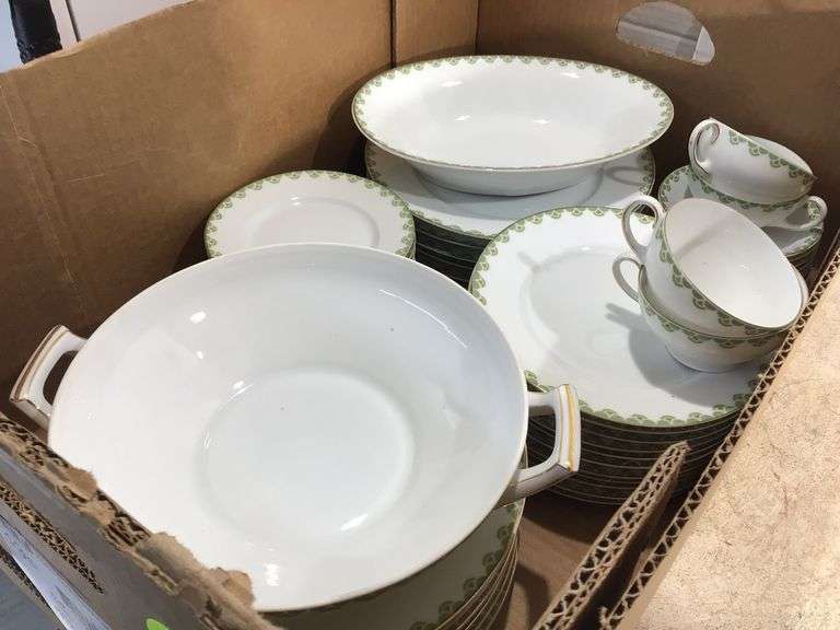 DINNERWARE SET Currie Auction Service