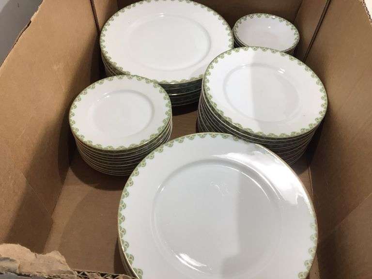 DINNERWARE SET Currie Auction Service
