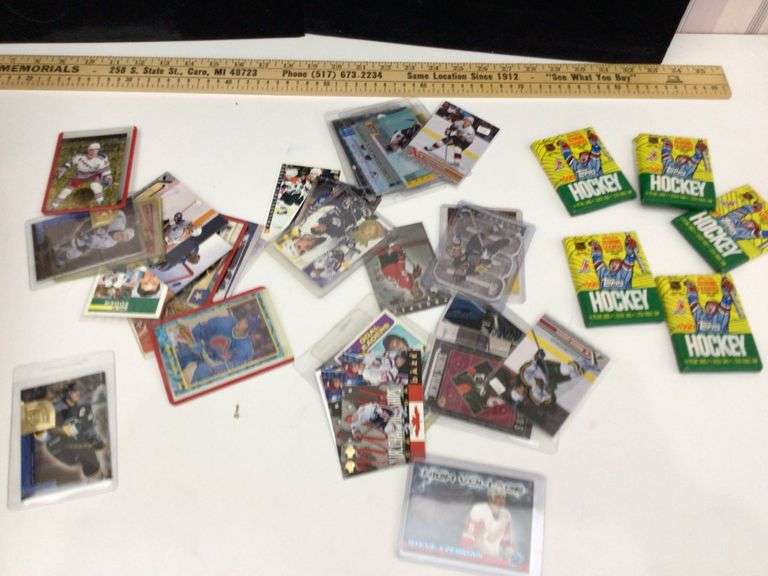 BOX OF VARIOUS HOCKEY STARS TRADING CARDS AND UNOPENED PACKS OF HOCKEY
