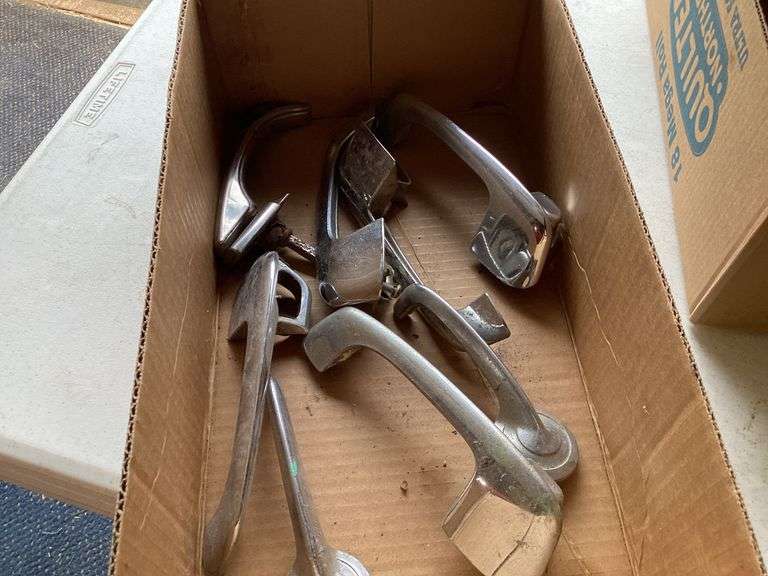 VINTAGE CAR DOOR HANDLES Currie Auction Service