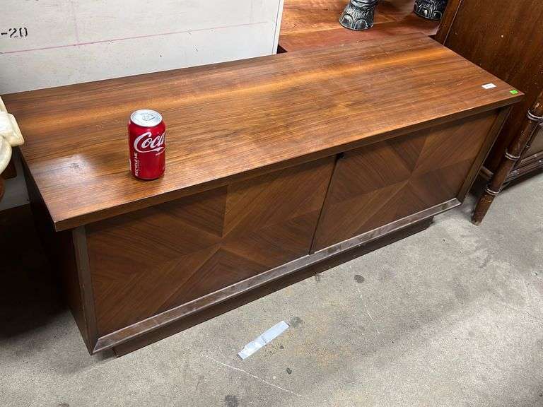 Lane MCM walnut cedar chest, minor wear Dixon's Auction at Crumpton