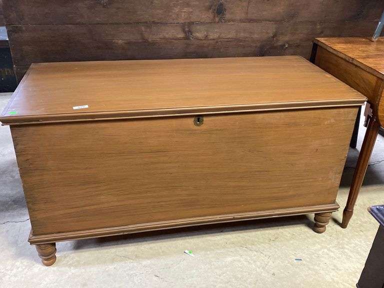 Pennsylvania dovetailed farmhouse blanket chest Dixon's Auction at