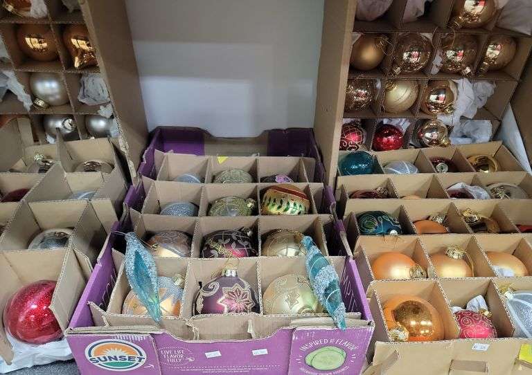 Lot of Christmas Ornaments Dixon's Auction at Crumpton