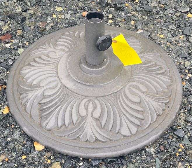 cast metal umbrella stand Dixon's Auction at Crumpton