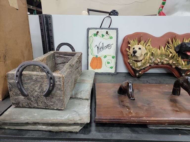Lot Hunting Dog Wall Sculpture, Duck Head Coat Rack etc Dixon's