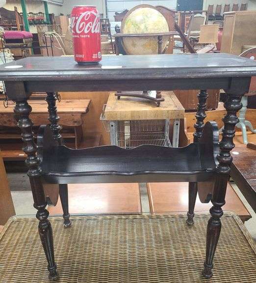 Vintage end table Dixon's Auction at Crumpton