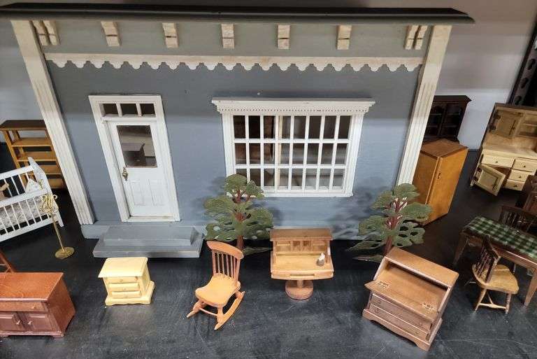 Lot Wood Doll House & Furniture Dixon's Auction at Crumpton