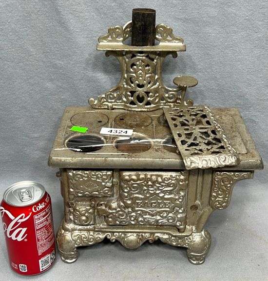 Antique Eagle cast iron child's stove Dixon's Auction at Crumpton