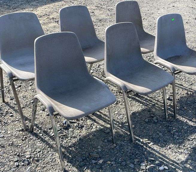 6 vintage plastic chairs Dixon's Auction at Crumpton