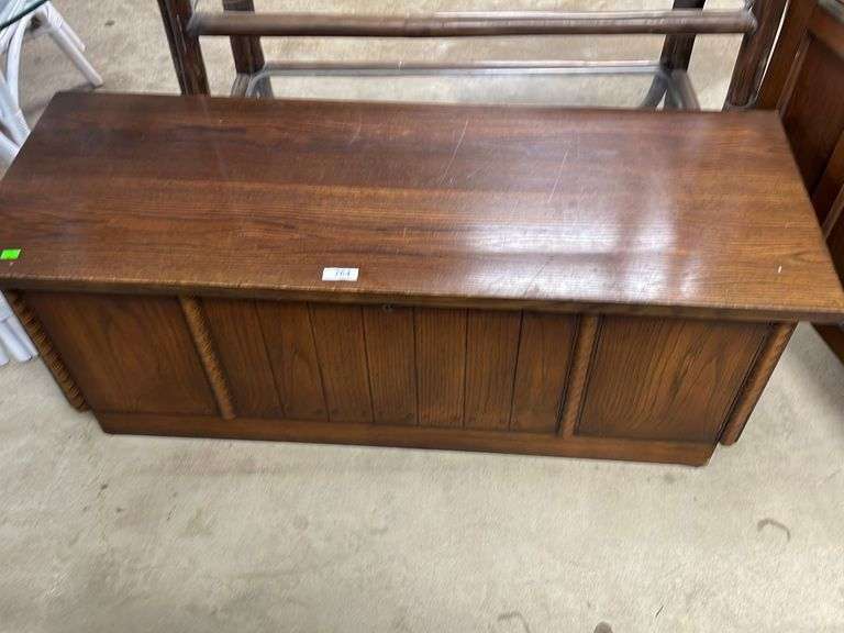 Lane MCM cedar chest, a few chips Dixon's Auction at Crumpton