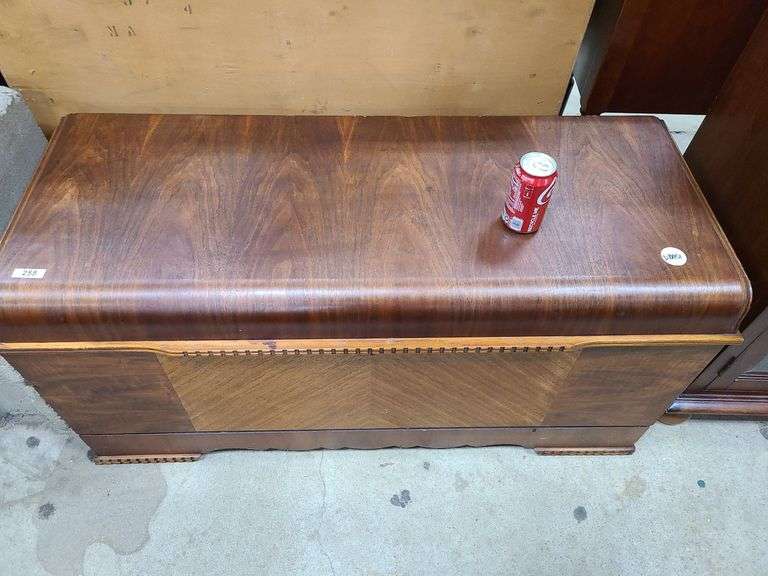 Lane cedar chest, veneer chips Dixon's Auction at Crumpton