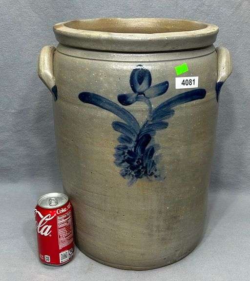 Antique bluedecorated stoneware crock Dixon's Auction at Crumpton