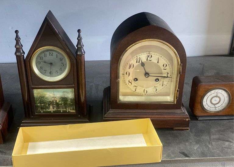 Lot Vintage / Antique Mantel Clocks Dixon's Auction at Crumpton