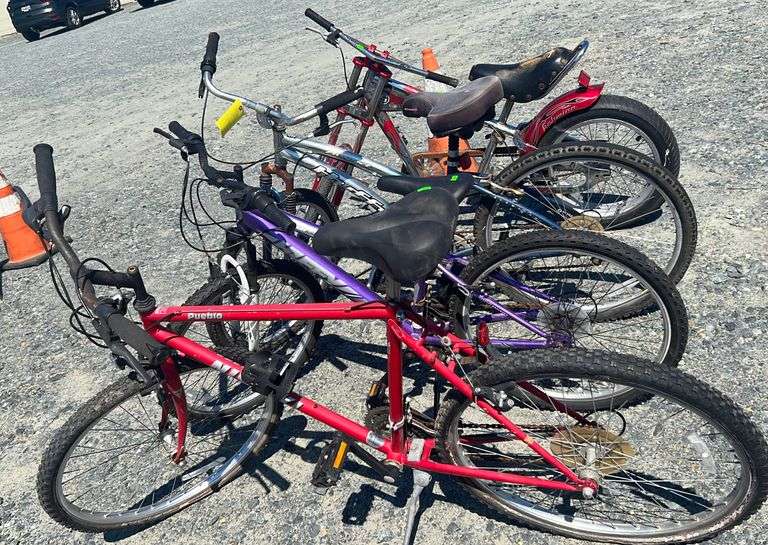 Lot of bikes Dixon's Auction at Crumpton