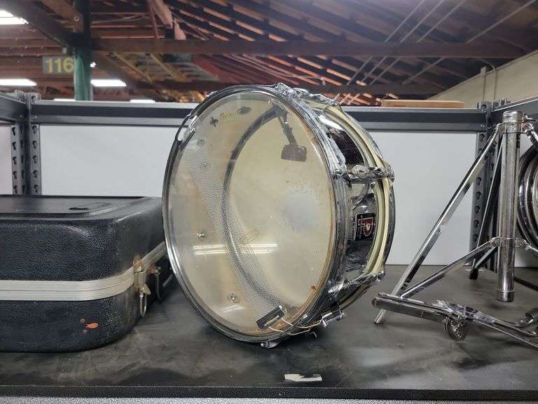 School Style Snare Drum, Stand & Case Dixon's Auction at Crumpton