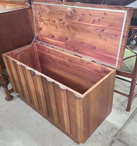 Lane MCM Cedar Chest Dixon's Auction at Crumpton
