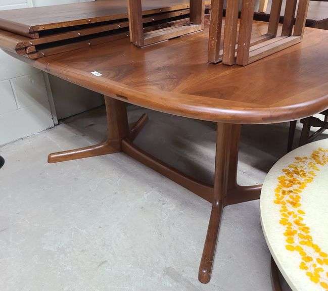 MCM Walnut Dining Table With Three Leaves Dixon's Auction at Crumpton
