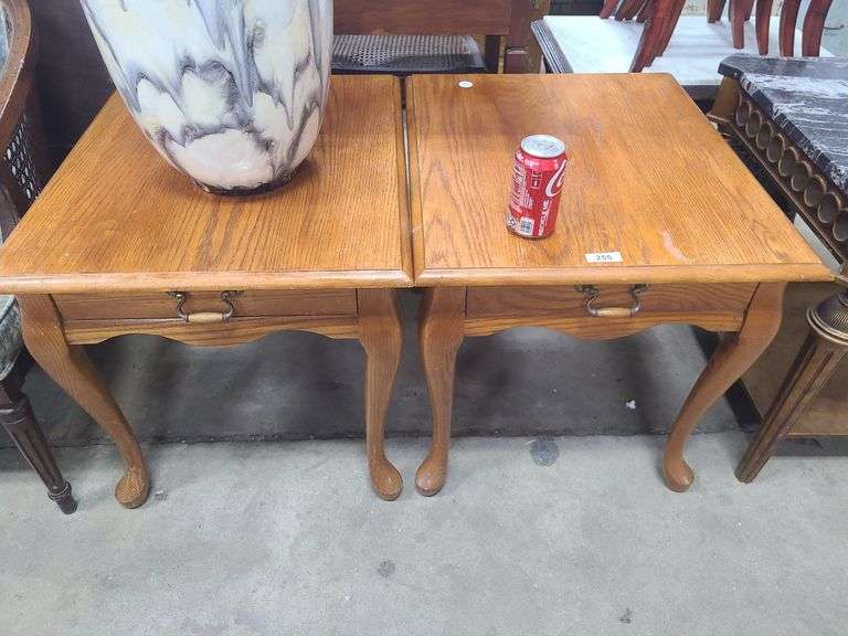 Pair Modern Oak End Tables Dixon's Auction at Crumpton