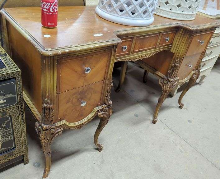 Depression Era Vanity Base, Finish Damage Dixon's Auction at Crumpton