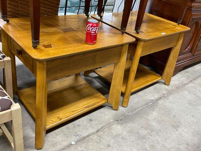 Pair Modern Oak End Tables Dixon's Auction at Crumpton