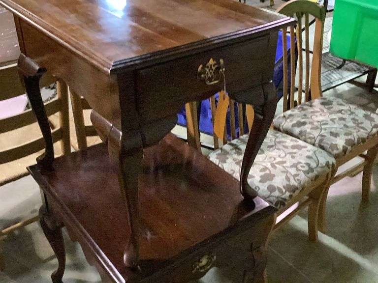Two end tables for one money Diamond G Auctioneers