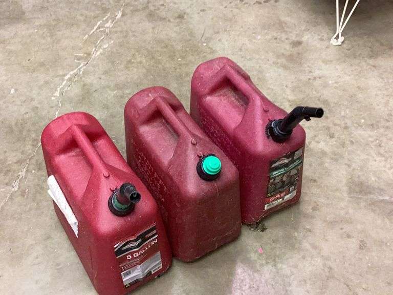 3 gas cans one money Diamond G Auctioneers