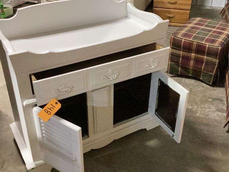 White Changing Table Diamond G Auctioneers