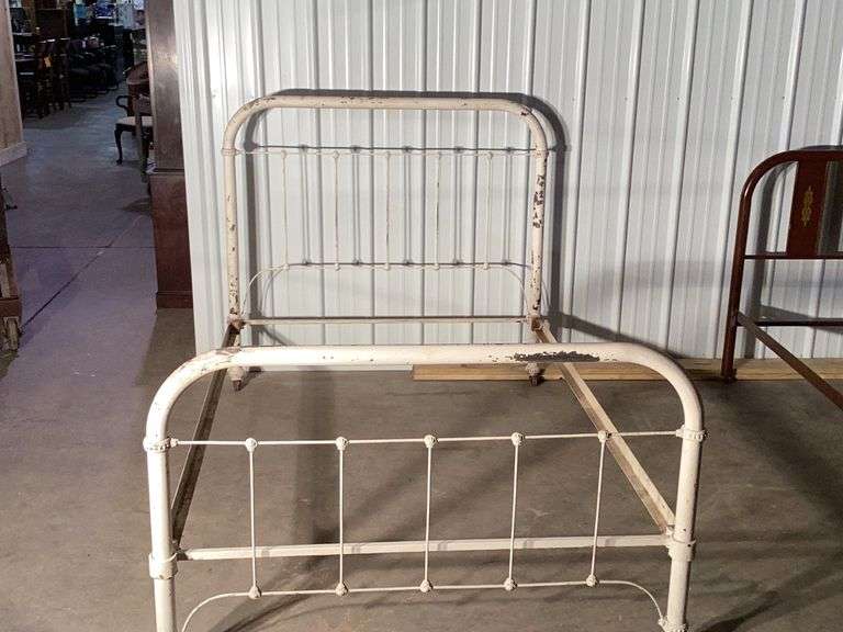 Vintage Metal Bed Frame (Cream color) Diamond G Auctioneers