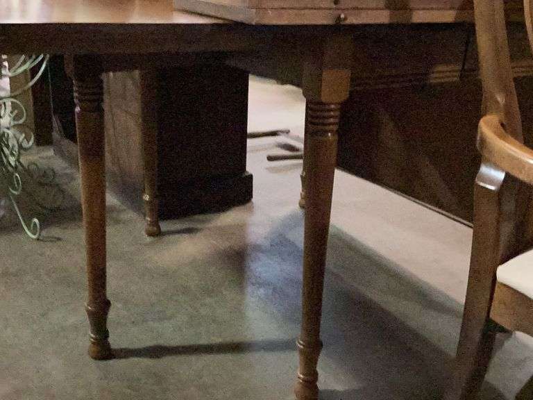 Tell City Drop leaf Table with 2 leafs Diamond G Auctioneers