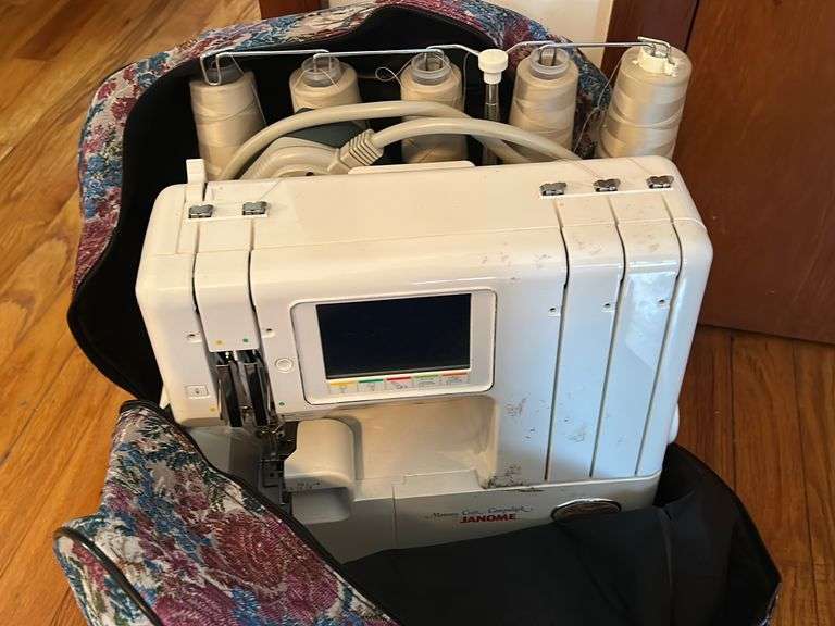 Janome Memory Craft Compulock w/ Carrying Case Delaware Auction Center