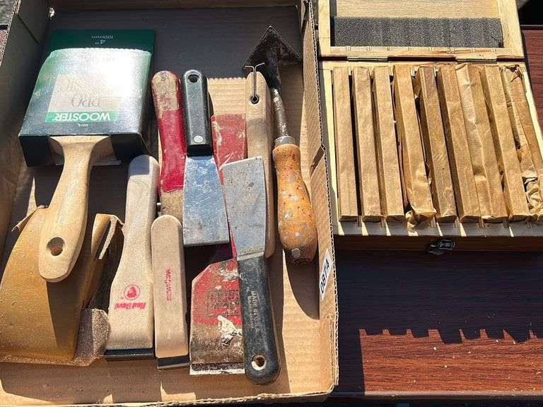 Assorted Paint Scraper & Putty Knives Delaware Auction Center