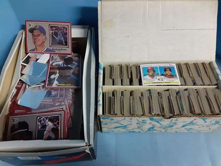 Assorted Baseball Cards to Include Delaware Auction Center