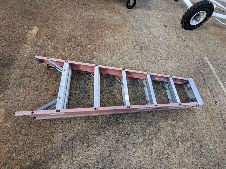 Louisville Fiberglass 6 Ft Step Ladder Delaware Auction Center Louisville fiberglass 6 ft step ladder delaware auction center