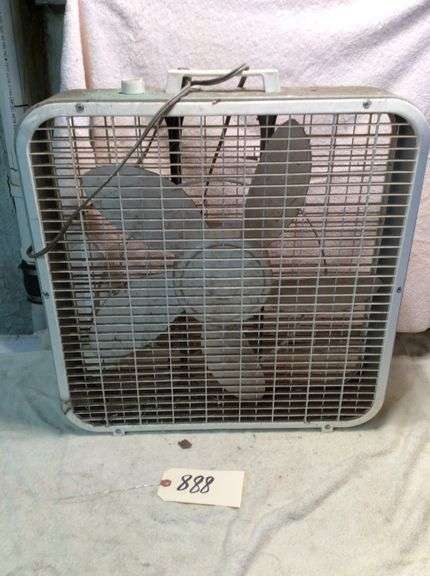 Box Fan Lakewood. Works - Duck Soup Auctions
